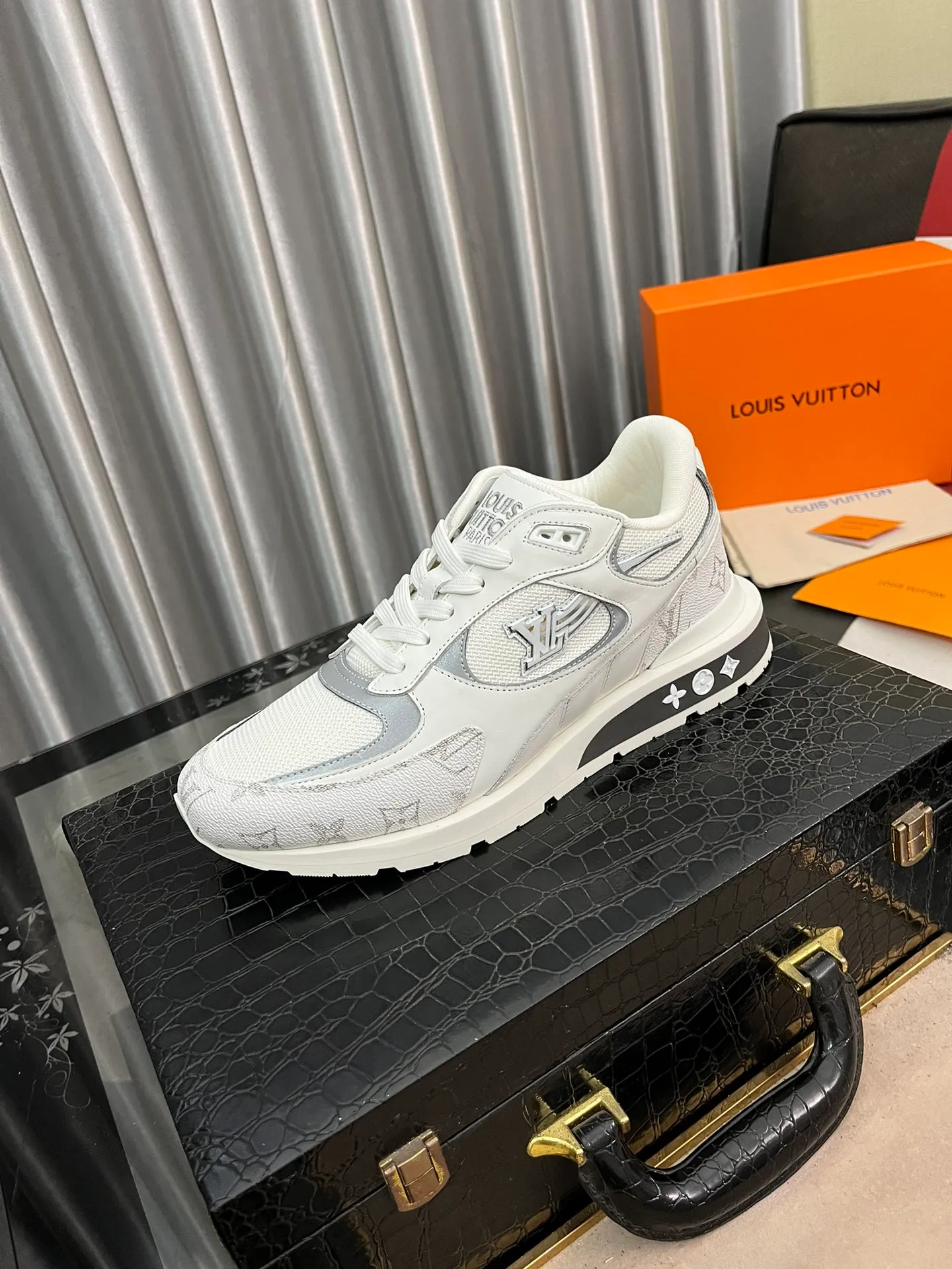 Men's Men's Shoes 💰660⌚️⌚️【LOUIS VUITTON) New 🍀LV Louis Vuitton*——LV classic dad shoes trendy shoes! Made of imported original soft calf leather, imported fly woven lining. Original wear-resistant rubber outsole! High quality products! Code number: 38-44